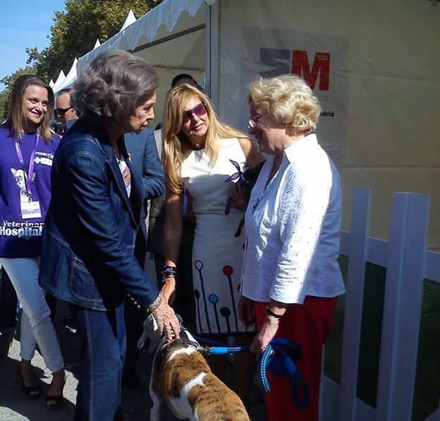 S.M La Reina visitó nuestro Stand